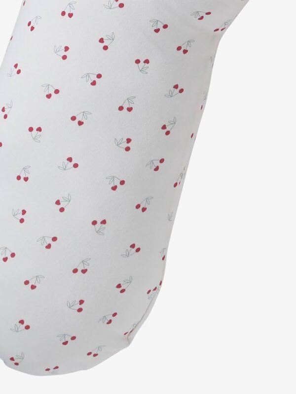 Coussin d'allaitement Cherry Vertbaudet détail Détail de l'imprimé cerises du coussin d'allaitement Cherry Vertbaudet