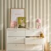 Commode 6 tiroirs Feston Vertbaudet en situation Commode 6 tiroirs Feston Vertbaudet dans une chambre d'enfant