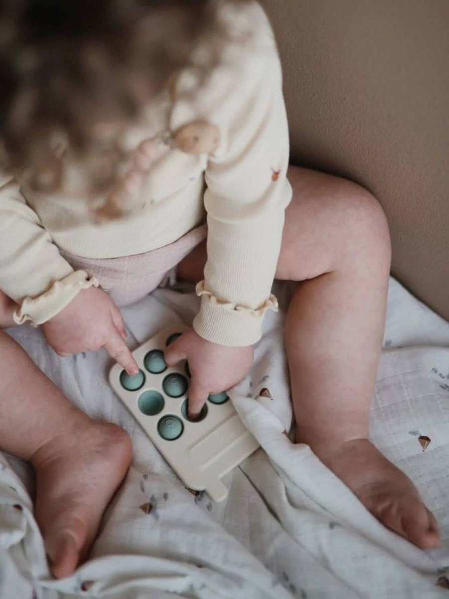 Pop-it téléphone Mushie vert pour bébé