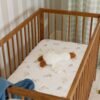 Lit bébé Vera 60x120 vu du dessus, avec ses barreaux et son matelas Lit bébé Vera 60x120 vu du dessus, avec ses barreaux et son matelas