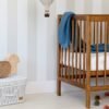 Lit bébé Vera 60x120 Mon Lit Cabane, vue de trois quarts Lit bébé Vera 60x120 Mon Lit Cabane, vue de trois quarts